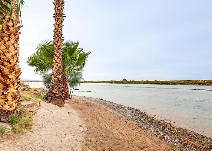 Colorado River Family Escape In Bullhead *